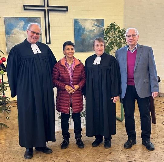 Frau Reintgen mit Pfarrerin Dr. Jutta Leonhardt-Balzer, Pfarrer Roland Falk und KV-Mitglied Jürgen Ambrosius