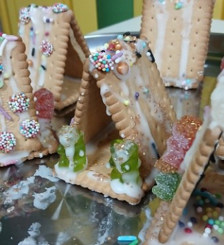 Zuckerhäuschen aus Butterkeks