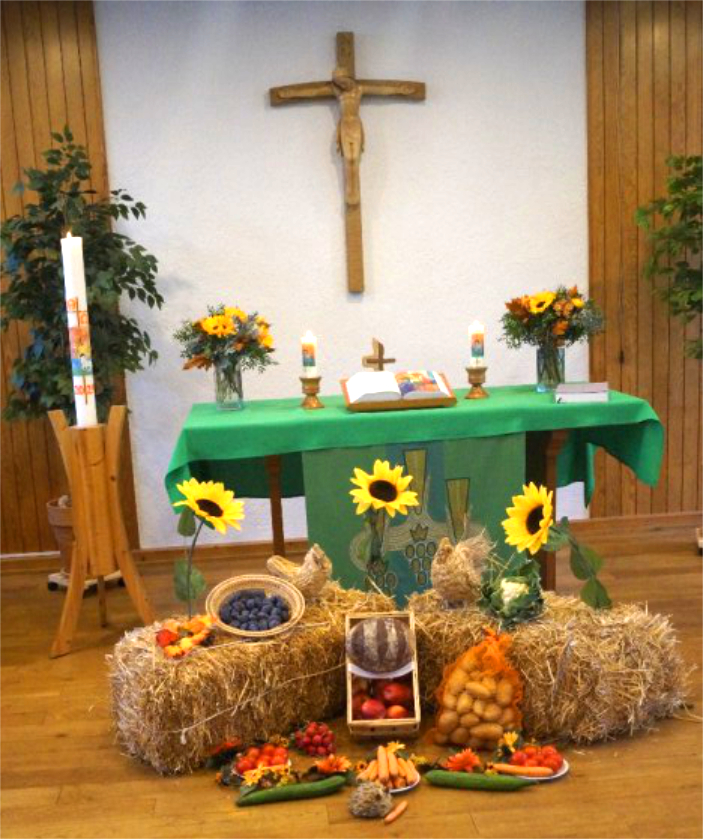 festlich geschmückten Altar 